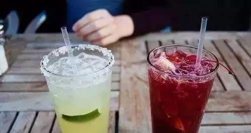 為什么某些飲料能解渴，而總有些讓你越喝越渴？這3種喝完最舒服